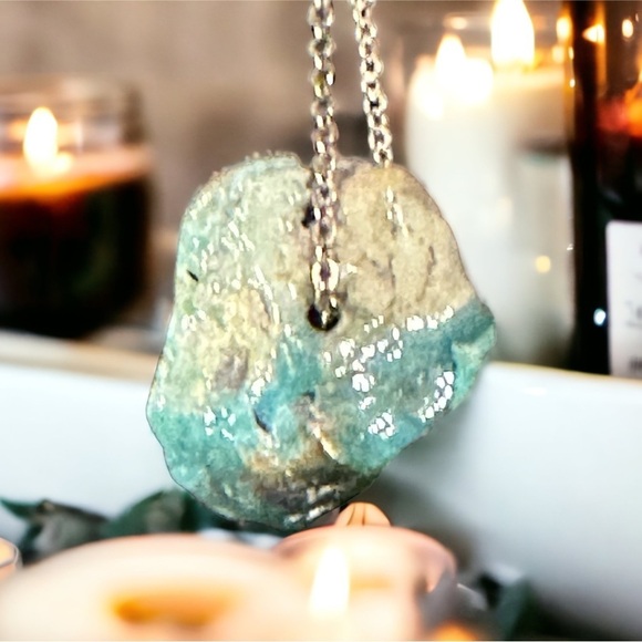 Turquoise serenity stone and chain - Picture 4 of 5